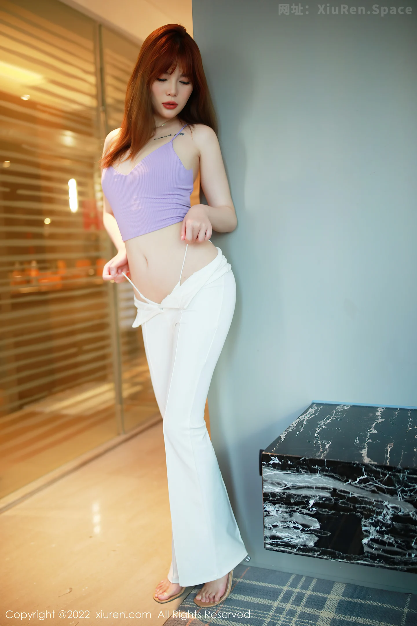 图片[6]-[XiuRen秀人网] VOL.5145 模特Arude薇薇性感紫色收身吊带配白色长裤秀凹凸身材诱惑写真56P-秀人网官方网站